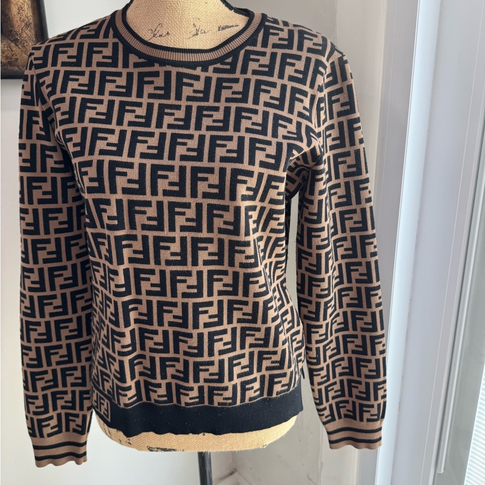 Fendi Women’s Crewneck Sweater in Black and Brown (Authentic)